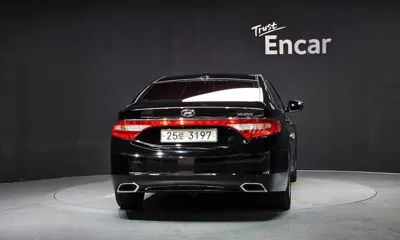 Hyundai Grandeur 2015, 179058 км, за 2734.91 USD