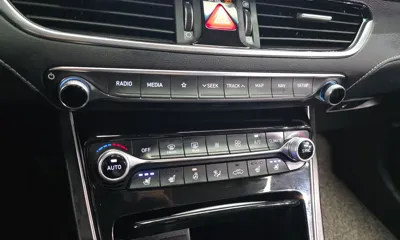 Hyundai Grandeur 2018, 138089 км, за 8273.62 USD - фото 19