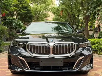 BMW 5 Series 2025, 6600 км, за 46746.74 USD
