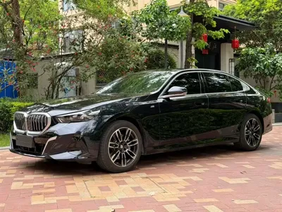 BMW 5 Series 2025, 6600 км, за 46746.74 USD