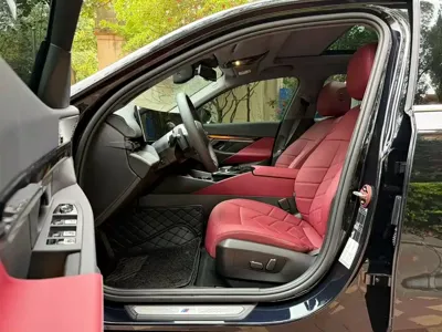 BMW 5 Series 2025, 6600 км, за 46746.74 USD