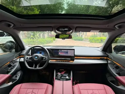 BMW 5 Series 2025, 6600 км, за 46746.74 USD