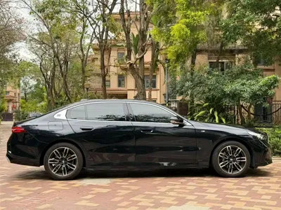 BMW 5 Series 2025, 6600 км, за 46482.96 USD - фото 9