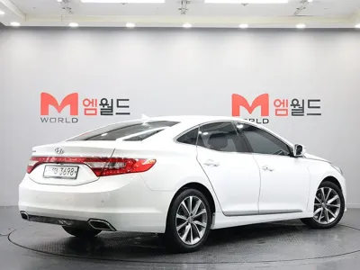Hyundai Grandeur 2015, 117700 км, за 5097.34 USD