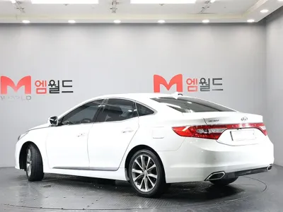 Hyundai Grandeur 2015, 117700 км, за 5097.34 USD