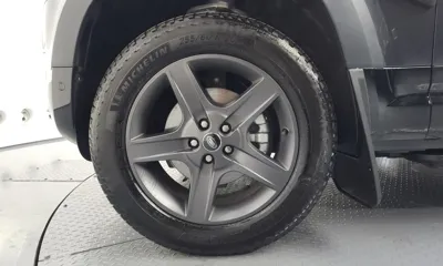 Land Rover Defender 2025, 2779 км, за 64169.42 USD