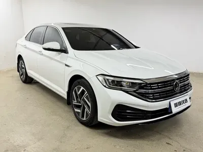 Volkswagen Sagitar 2023, 44000 км, за 17054.86 USD