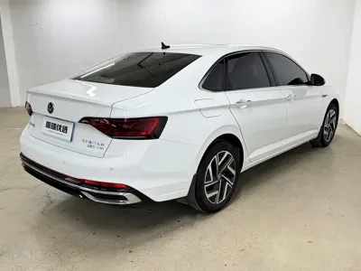 Volkswagen Sagitar 2023, 44000 км, за 17054.86 USD