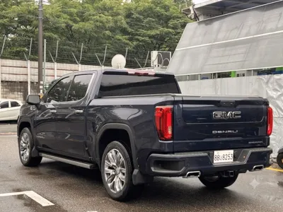 GMC Sierra 2023, 7460 км, за 45818.56 USD