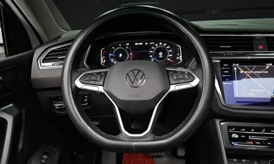 Volkswagen Tiguan 2023, 42916 км, за 41975.17 USD - фото 13