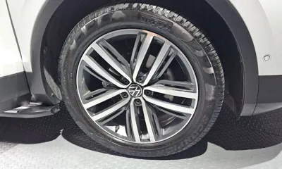 Volkswagen Tiguan 2023, 42916 км, за 41975.17 USD - фото 21