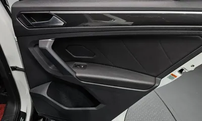 Volkswagen Tiguan 2023, 42916 км, за 41975.17 USD - фото 25