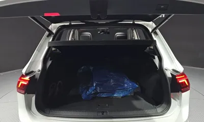 Volkswagen Tiguan 2023, 42916 км, за 41975.17 USD - фото 30
