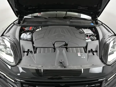 Porsche Cayenne 2025, 2917 км, за 119469.61 USD - фото 6