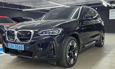 BMW iX3 · 2023 год