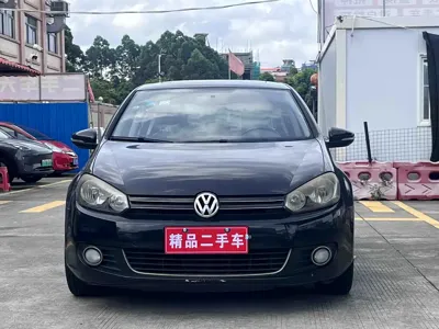 Volkswagen Golf 2013, 110000 км, за 2913.42 USD