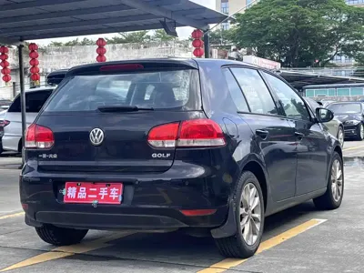 Volkswagen Golf 2013, 110000 км, за 2913.42 USD