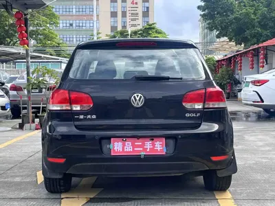 Volkswagen Golf 2013, 110000 км, за 2913.42 USD
