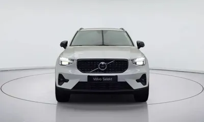 Volvo XC40 2026, 229 км, за 28013.04 USD