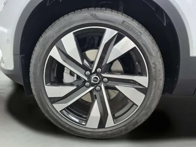 Volvo XC40 2026, 229 км, за 28013.04 USD