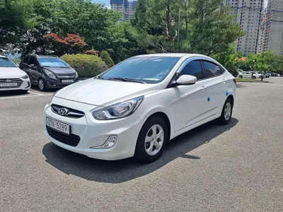 Hyundai Accent 2014, 52000 км, за 3759.5 USD