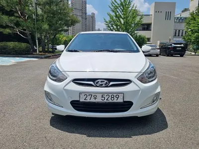 Hyundai Accent 2014, 52000 км, за 3759.5 USD