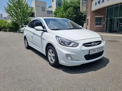 Hyundai Accent 2014, 52000 км, за 3759.5 USD