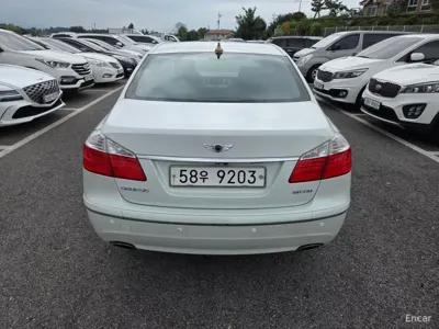 Hyundai Genesis 2010, 130000 км, за 3120.33 USD