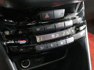 Peugeot 2008 2019, 37431 км, за 9801.32 USD - фото 13