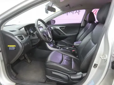 Hyundai Avante 2014, 186363 км, за 1444.14 USD