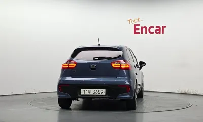 Kia Pride 2015, 104317 км, за 3575.37 USD