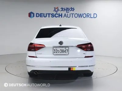 Volkswagen Passat 2018, 55687 км, за 7877.12 USD
