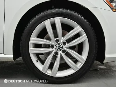 Volkswagen Passat 2018, 55687 км, за 7877.12 USD