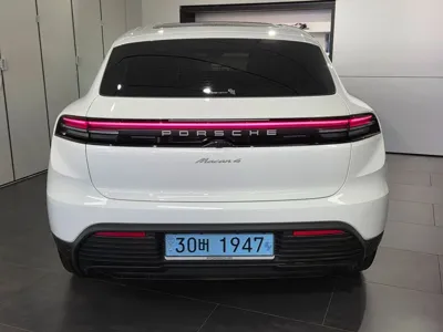 Porsche Macan 2025, 5381 км, за 72051.87 USD