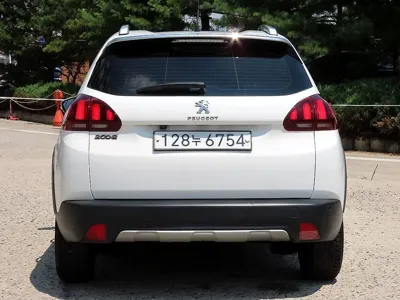 Peugeot 2008 2019, 95593 км, за 4923.2 USD