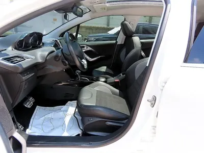 Peugeot 2008 2019, 95593 км, за 4923.2 USD