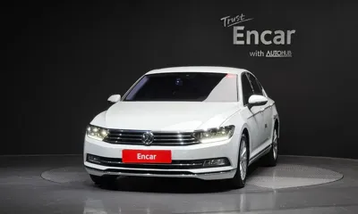 Volkswagen Passat 2018, 86168 км, за 10158.23 USD