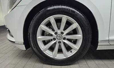 Volkswagen Passat 2018, 86168 км, за 10158.23 USD