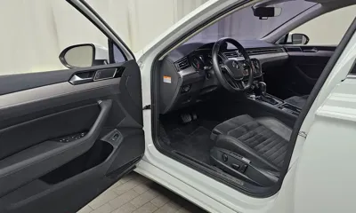 Volkswagen Passat 2018, 86168 км, за 10158.23 USD - фото 10