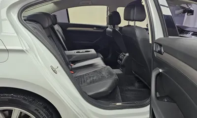 Volkswagen Passat 2018, 86168 км, за 10158.23 USD - фото 11