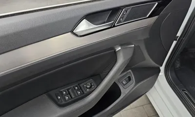 Volkswagen Passat 2018, 86168 км, за 10158.23 USD - фото 17
