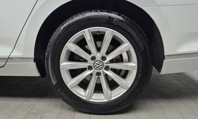 Volkswagen Passat 2018, 86168 км, за 10158.23 USD - фото 21
