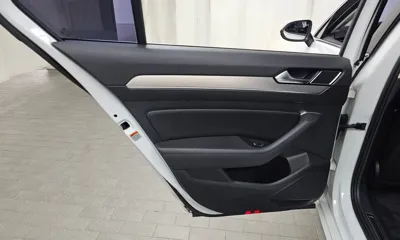 Volkswagen Passat 2018, 86168 км, за 10158.23 USD - фото 25