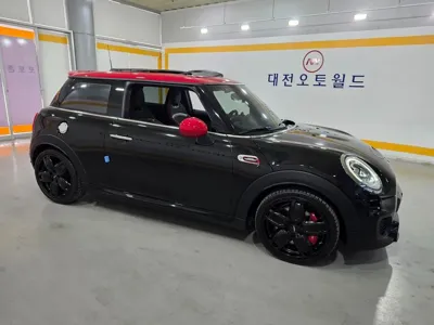 MINI Cooper 2017, 47348 км, за 12295.09 USD - фото 6