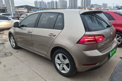 Volkswagen Golf 2019, 28100 км, за 9862 USD