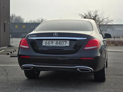 Mercedes-Benz E-Class 2018, 70000 км, за 15761.58 USD