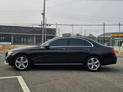 Mercedes-Benz E-Class 2018, 70000 км, за 15761.58 USD