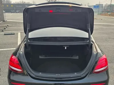 Mercedes-Benz E-Class 2018, 70000 км, за 15761.58 USD - фото 18