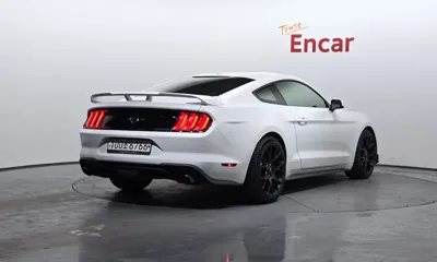 Ford Mustang 2019, 58151 км, за 14337.63 USD