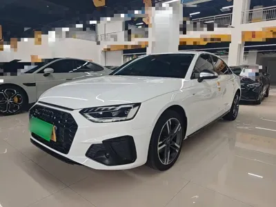 Audi A4L · 2022 год